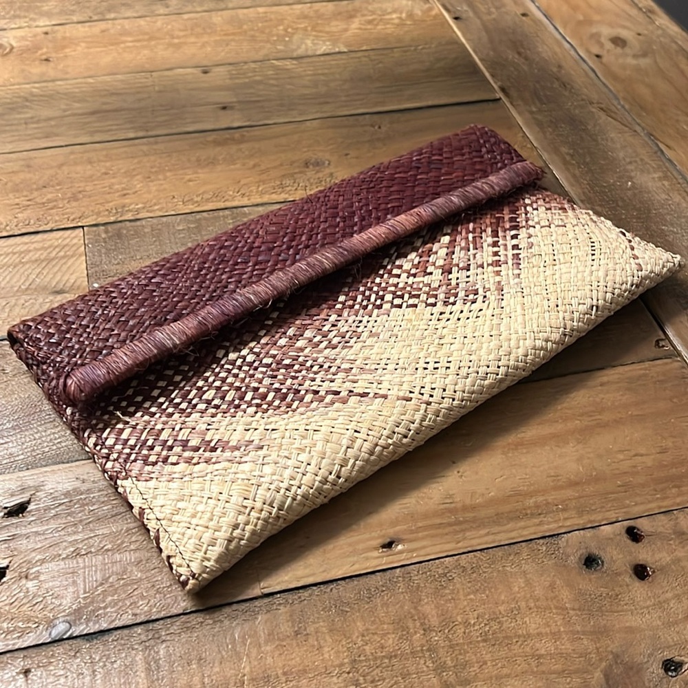 Mar Y Sol Natural/Burgundy purple Ariel Woven Ombre Large Raffia Clutch 12x6